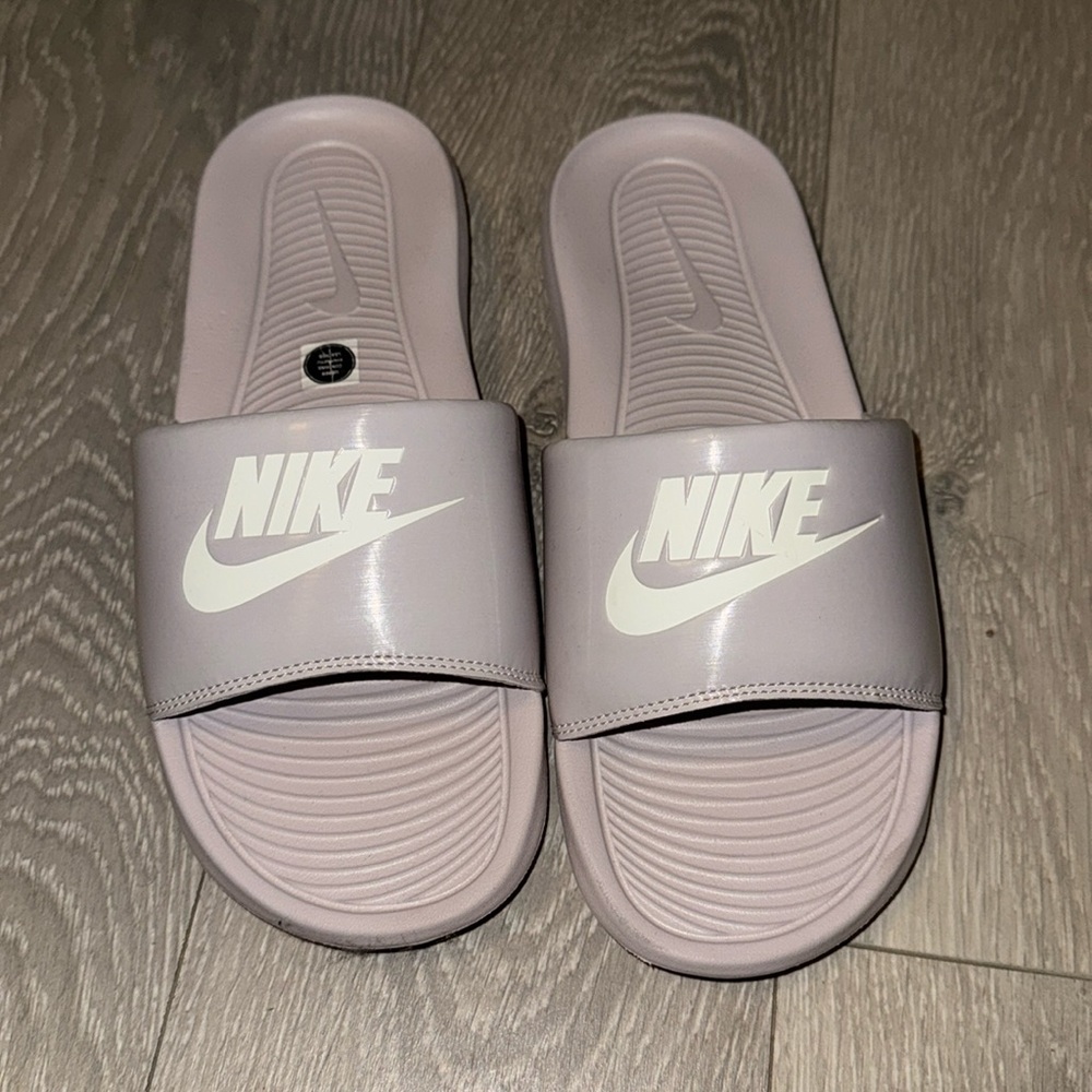 NIKE SLIDES